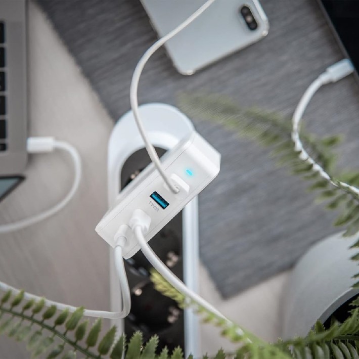 Adattatore di Ricarica a 4 Porte USB ( 2x USB-A, 2x USB-C ) - Universale - 100 W - Bianco