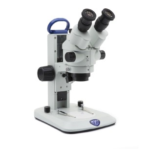 Stereomicroscopio trinoculare
