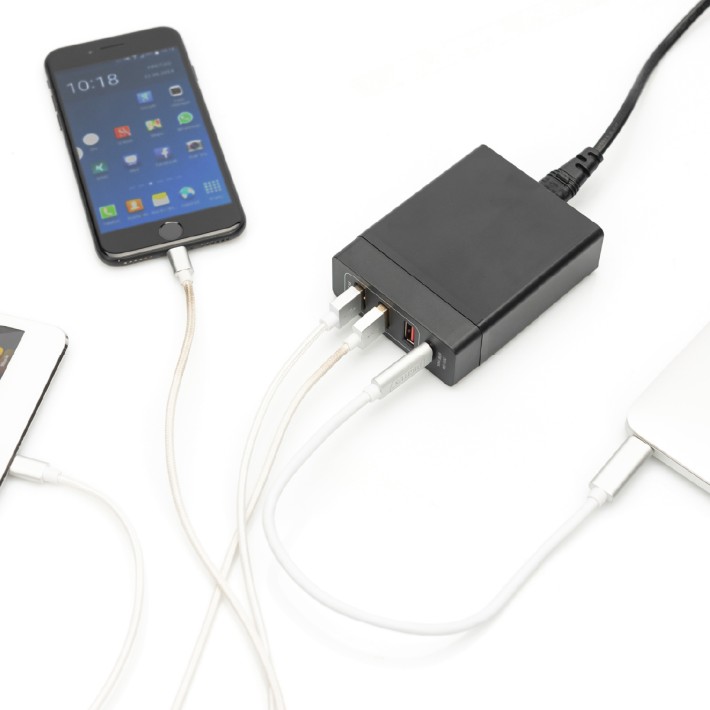 Caricabatterie con 4 porte ( 3x USB-A, 1x USB-C...