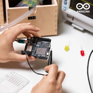 Laboratorio Elettronica con kit Arduino 2