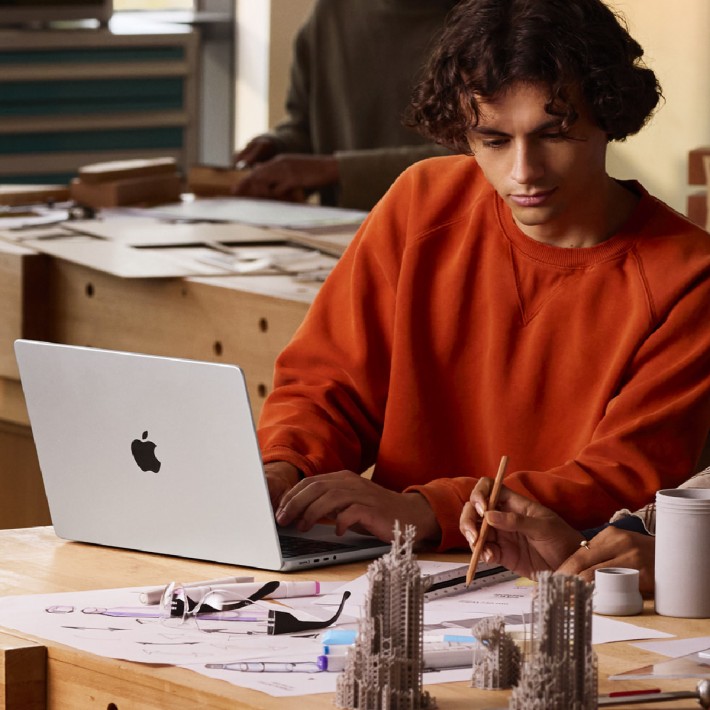 Notebook 14" - Apple MacBook Pro - M5 Pro  CPU...