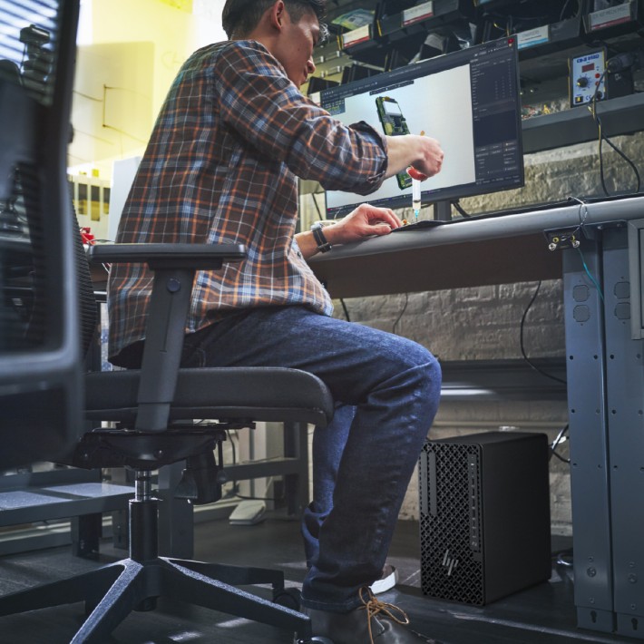 Workstation - Hp Z1 G1i - Intel Core Ultra 7...