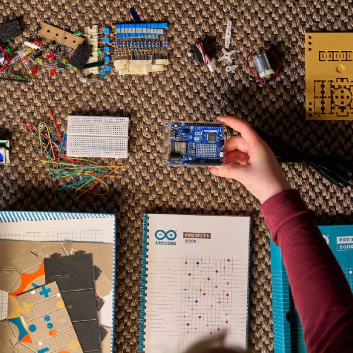 Kit Arduino Starter Kit R4 versione in inglese...
