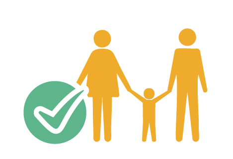 Icona di famiglia con segno di spunta verde, simbolo dei vantaggi delle convenzioni familiari